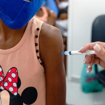 Vacinação infantil contra covid-19 para 582 crianças na Chatuba