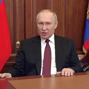 Putin ordena ataque à Ucrânia, que denuncia ‘invasão em grande escala’ ao país