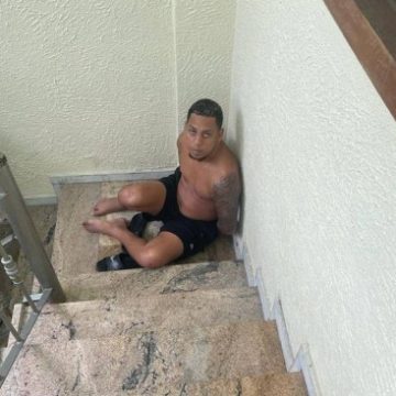 Chefe do tráfico na Vila Aliança se esconde em motel para fugir de operação policial, mas acaba preso