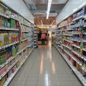 Nova lei garante que supermercados no Rio devem oferecer funcionários para atender pessoas com deficiências