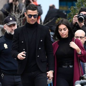 Cristiano Ronaldo anuncia perda de um dos filhos gêmeos; menina nasceu saudável