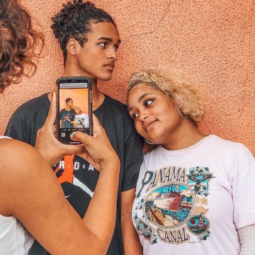 Carroselfie: o projeto gratuito que ensina fotografia na maior favela do Brasil