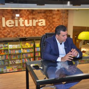 Léo Rodrigues lança livro a Onda no RJ