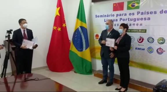 Renato Muniz presidente da CVB-NI recebe certificado internacional em evento