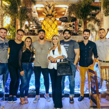 Apresentadora da Band em tour dos melhores restaurantes do Rio