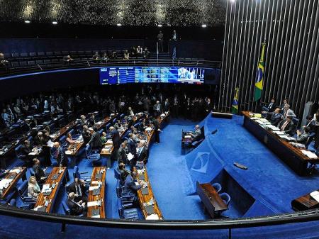 Senado aprova em 1º turno Auxílio Brasil de R$ 600 e vale-caminhoneiro