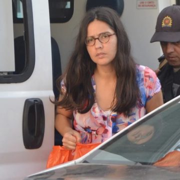 Suspeita de matar a mãe é detida tentando fugir do país