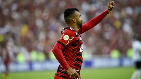 Fabrício Bruno brilha, Flamengo faz três gols em sete minutos e goleia o Athletico