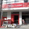 Bandidos explodem agência bancária em São João de Meriti