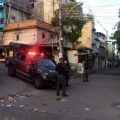 Tiroteios assustam moradores durante operações em comunidades do Rio