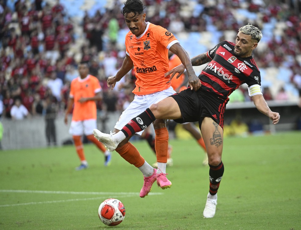 Arrascaeta teve atuação discreta em Nova Iguaçu x Flamengo — Foto: André Durão